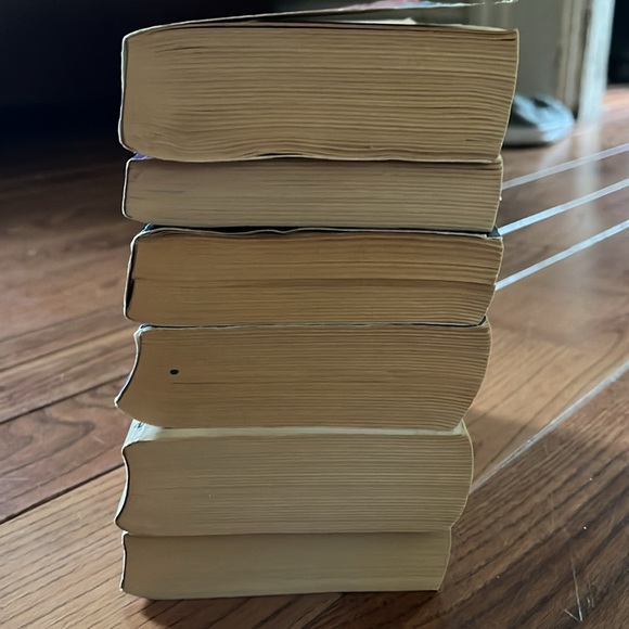 Bundle of 6 Nora Roberts books - Picture 3 of 5